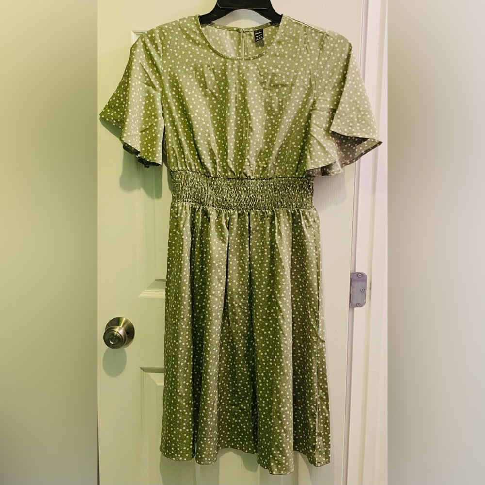 Gomorn size Medium Dress Green with white Hearts Flutter Sleeves